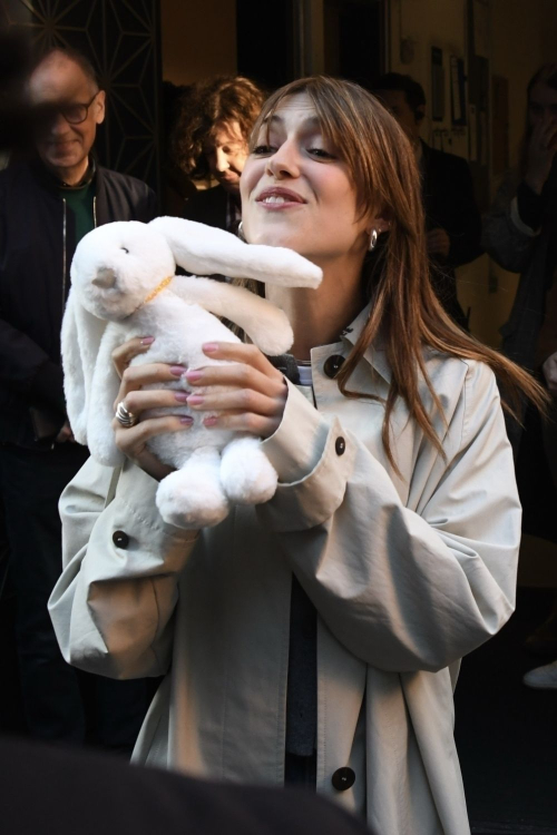 Daisy Edgar-Jones Leaves Soho Place Theatre in London, October 2024 5