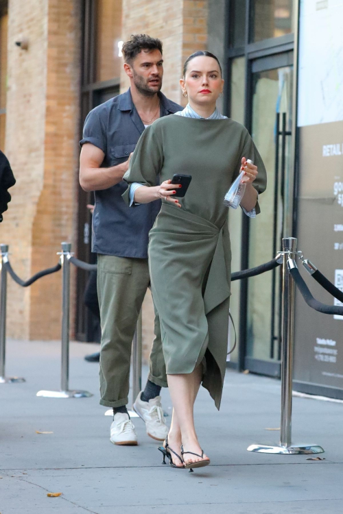 Daisy Ridley and Tom Bateman Out in New York, October 2024 1