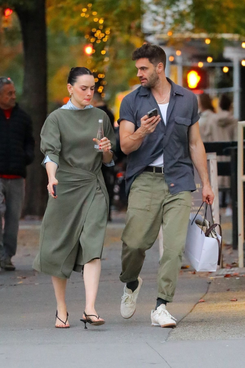 Daisy Ridley and Tom Bateman Out in New York, October 2024 6