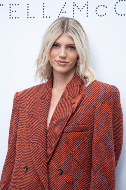 Devon Windsor at Stella McCartney Womenswear Spring-Summer 2025 Show, September 2024 1