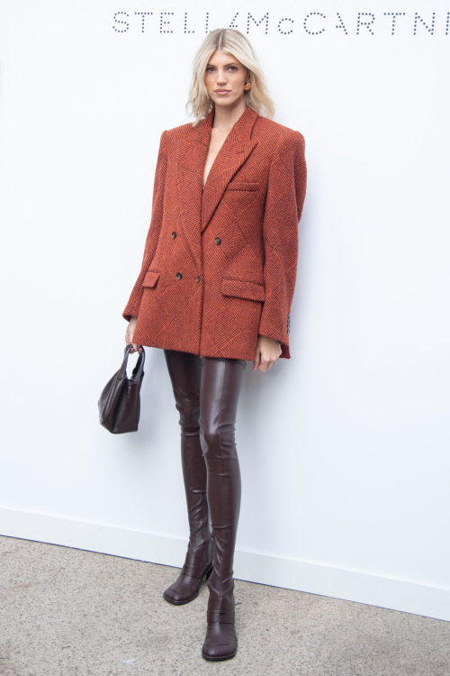 Devon Windsor at Stella McCartney Womenswear Spring-Summer 2025 Show, September 2024 3