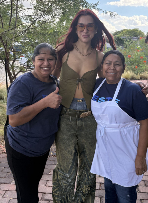 Dua Lipa with Staff at Este Mexican Seafood Restaurant in Austin, October 2024