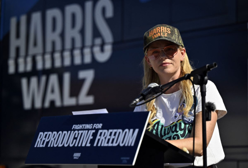 Elizabeth Banks at Reproductive Freedom Bus Tour October 2024 1