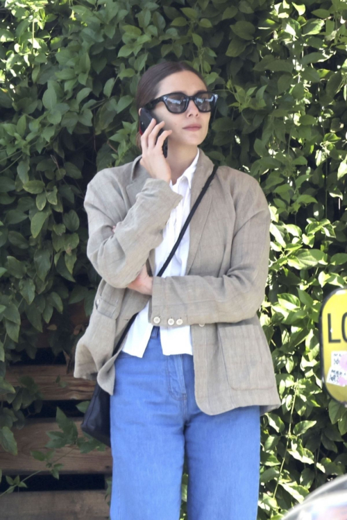 Elizabeth Olsen Heading to Lunch in Los Angeles, October 2024 4