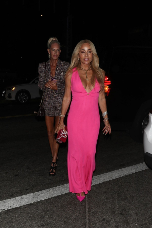 Faye Resnick Arrives at Paris Hilton