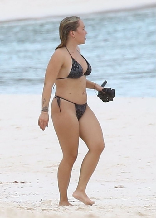 Gillian Anderson in Bikini at a Beach in Mexico, October 2024 4