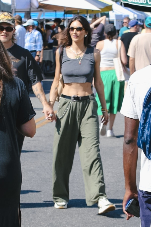 Hailee Lautenbach Out Shopping at Farmers Market in Los Angeles, October 2024 6