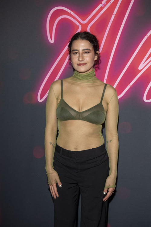 Ilana Glazer at Anora Premiere Regal Times Square October 2024 1