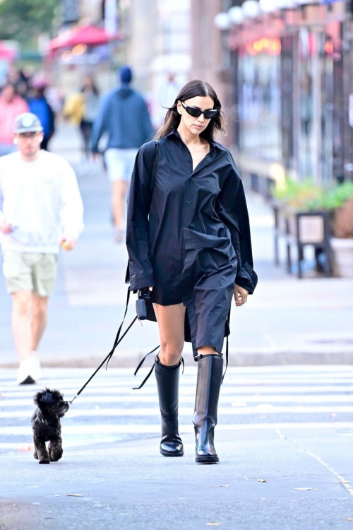 Irina Shayk All in Black Walking Her Dog New York, October 2024 2