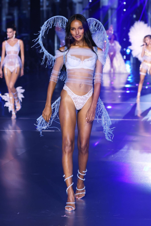 Jasmine Tookes Walks Runway at Victoria’s Secret Fashion Show October 2024 1