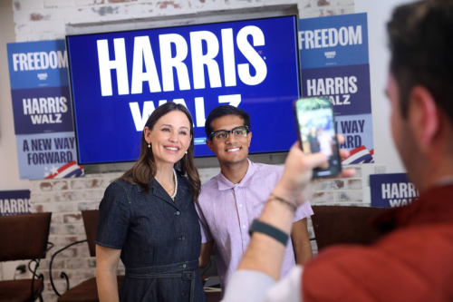 Jennifer Garner at Kamala Harris Campaign in Arizona, October 2024 2