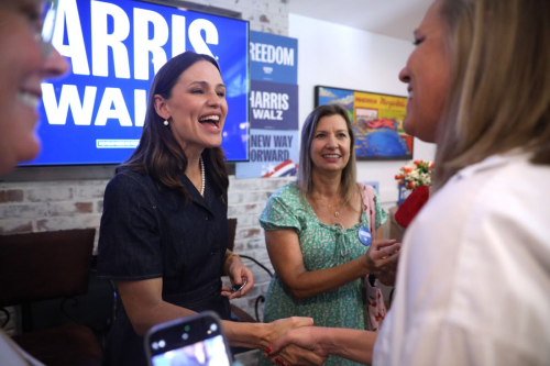 Jennifer Garner at Kamala Harris Campaign in Arizona, October 2024 3