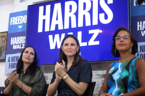 Jennifer Garner at Kamala Harris Campaign in Arizona, October 2024 5