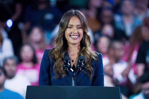 Jessica Alba Returns to Houston to Support Kamala Harris, October 2024 1