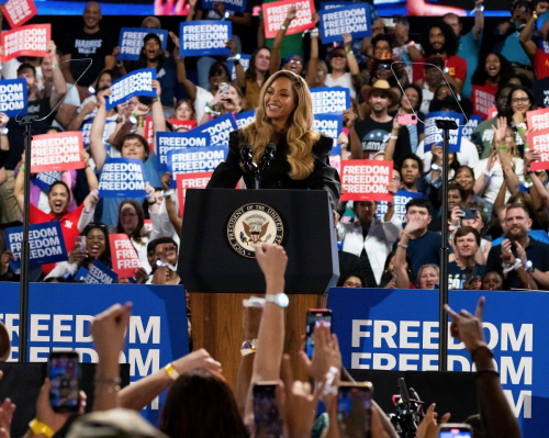 Jessica Alba Returns to Houston to Support Kamala Harris, October 2024 2