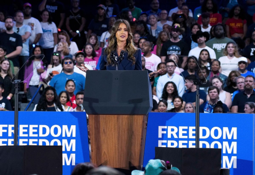 Jessica Alba Returns to Houston to Support Kamala Harris, October 2024 4