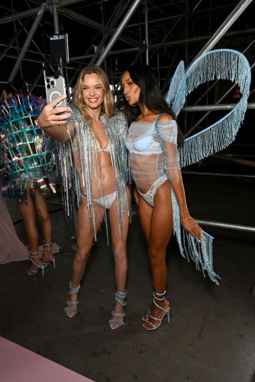 Josephine Skriver Walks Runway at Victoria’s Secret Fashion Show October 2024 5