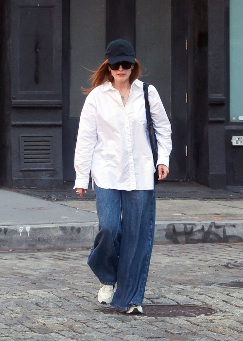 Julianne Moore Out and About in New York, Oct 2024 3