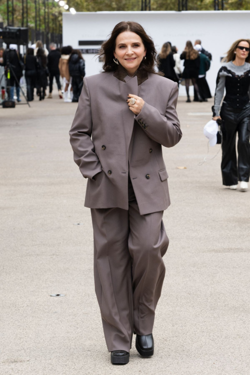 Juliette Binoche at Stella McCartney Fashion Show Paris Fashion Week, September 2024 3