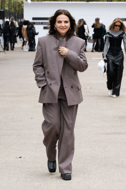 Juliette Binoche at Stella McCartney Fashion Show Paris Fashion Week, September 2024 5