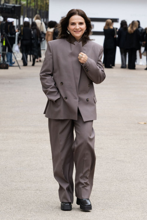 Juliette Binoche at Stella McCartney Fashion Show Paris Fashion Week, September 2024 6