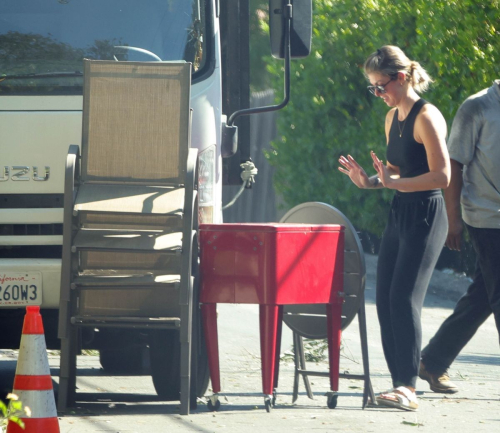 Kelly Rizzo Clears Out Garage Leaves Old Furniture in Studio City, October 2024 2