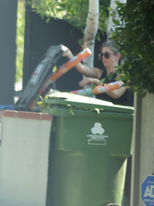 Kelly Rizzo Clears Out Garage Leaves Old Furniture in Studio City, October 2024 4