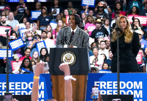 Kelly Rowland at Campaign Rally in Houston, October 2024 1