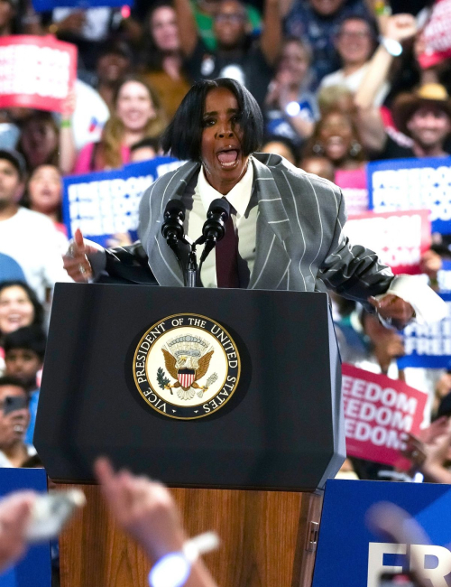 Kelly Rowland at Campaign Rally in Houston, October 2024 2