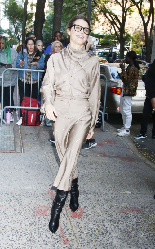 Keri Russell Arrives at Live with Kelly & Mark, October 2024 2