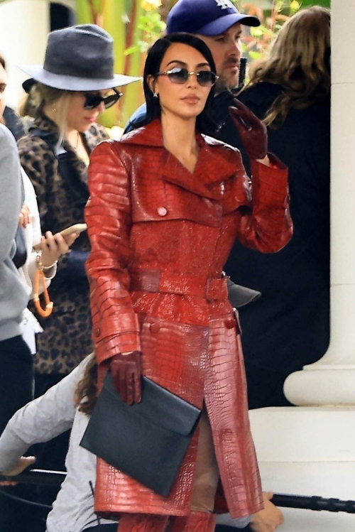 Kim Kardashian Naomi Watts on Set of All