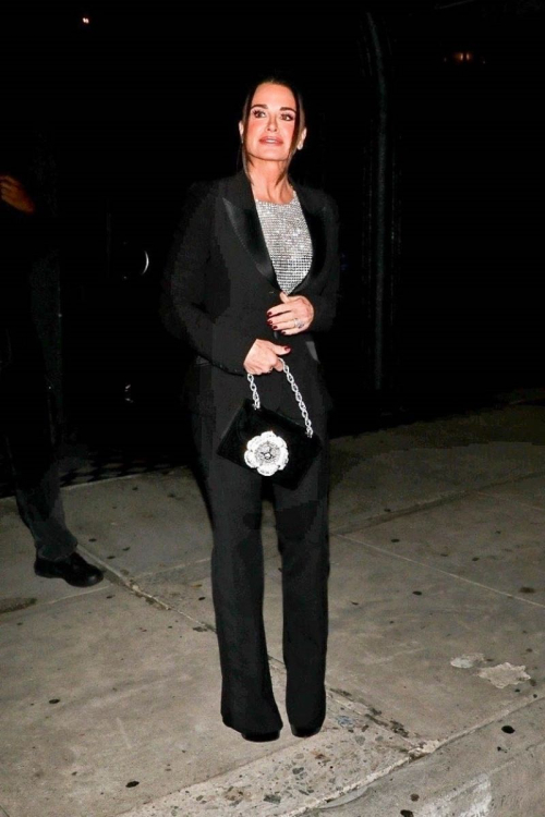 Kyle Richards Out for Dinner with Real Housewives Cast, October 2024 1