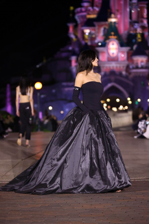 Kylie Jenner Closes Coperni Runway Show at Disneyland Paris, October 2024 2