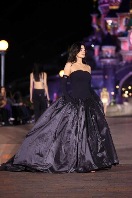 Kylie Jenner Closes Coperni Runway Show at Disneyland Paris, October 2024 3