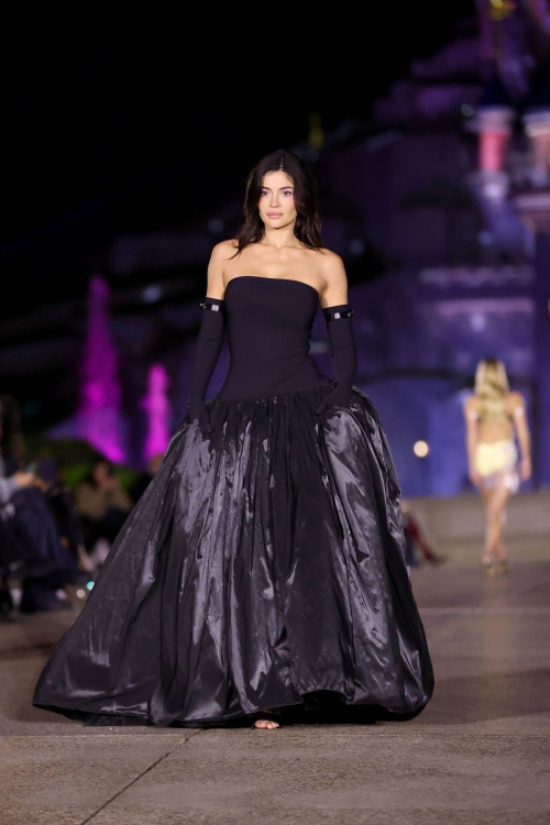 Kylie Jenner Closes Coperni Runway Show at Disneyland Paris, October 2024 5