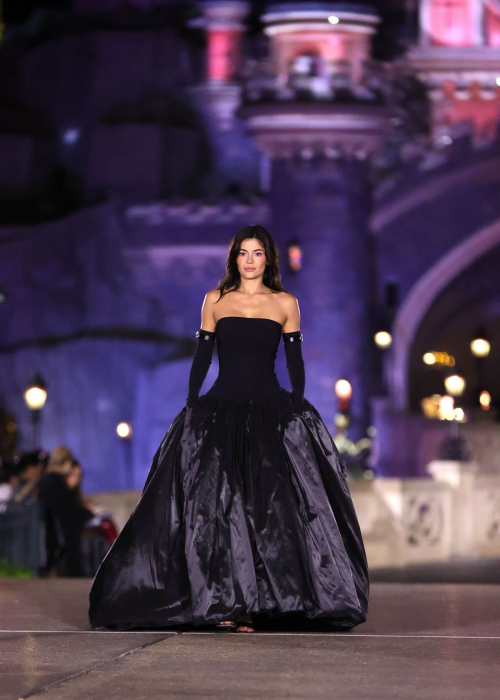 Kylie Jenner Closes Coperni Runway Show at Disneyland Paris, October 2024 6