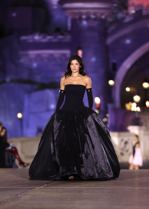 Kylie Jenner Closes Coperni Runway Show at Disneyland Paris, October 2024 7