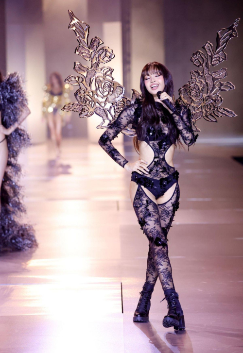 Lalisa Manobal Walks Runway at Victoria’s Secret Fashion Show October 2024 5