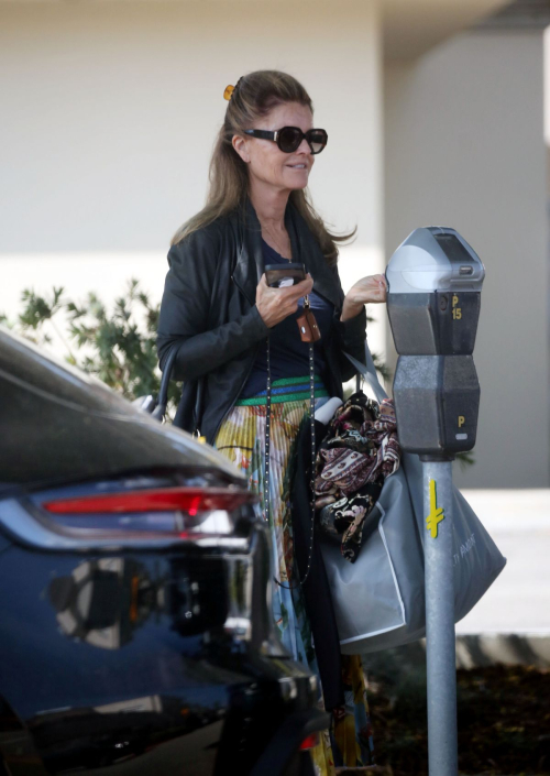 Maria Shriver Heading to a Meeting in Los Angeles October 2024 4