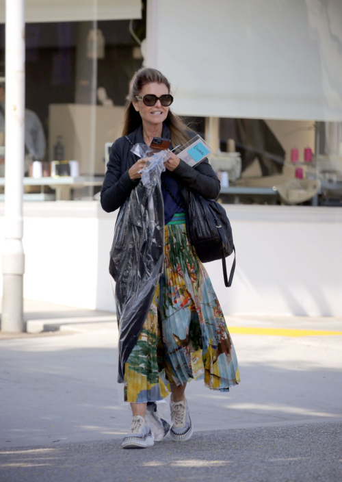 Maria Shriver Heading to a Meeting in Los Angeles October 2024 5