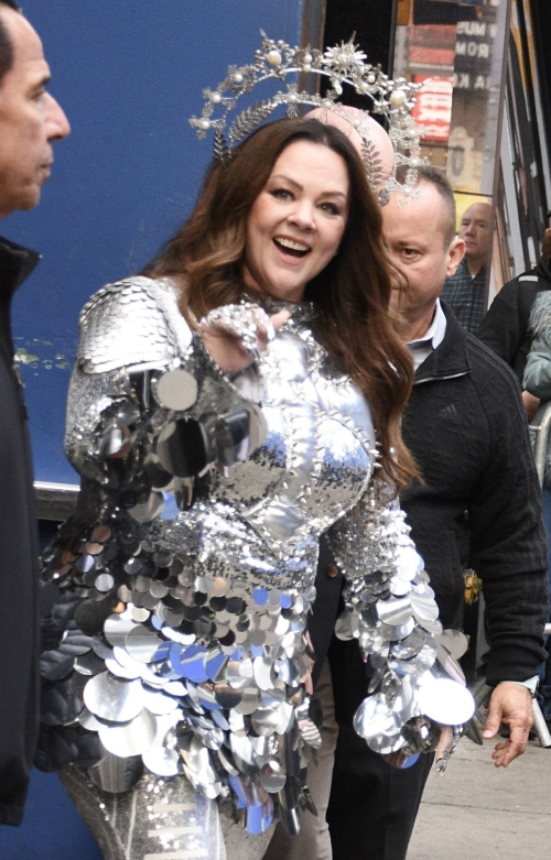 Melissa McCarthy Arrives at Good Morning America New York October 2024 1