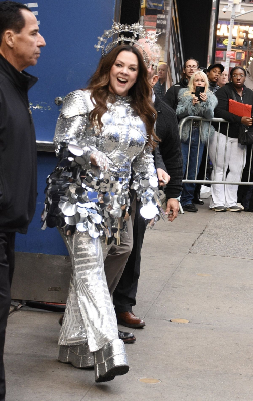 Melissa McCarthy Arrives at Good Morning America New York October 2024 6