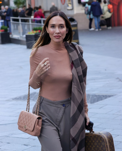 Myleene Klass Arrives at Smooth Radio in London, October 2024 5