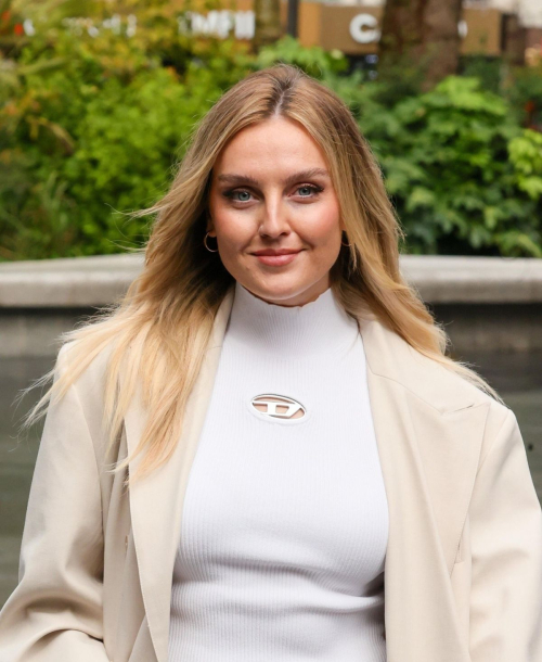 Perrie Edwards Arrives at Capital Studios in London, September 2024 6