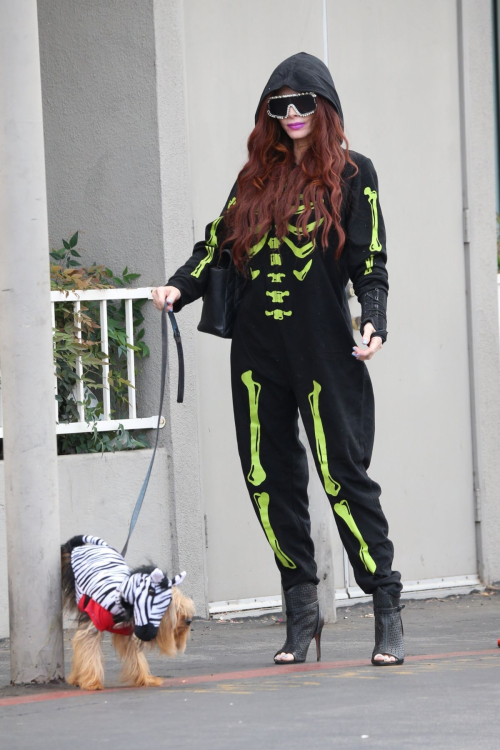 Phoebe Price in Skeleton Sweatsuit Heading to CVS in LA, October 2024 3