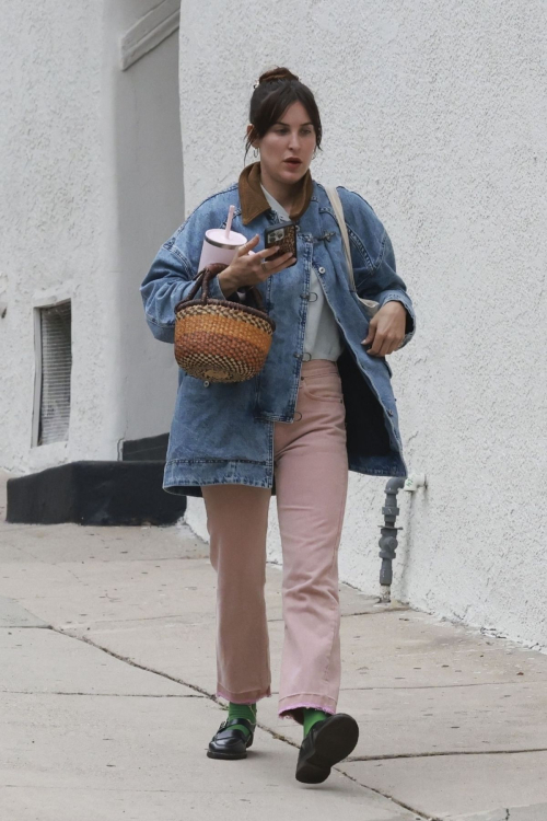 Scout Willis Out for Iced Coffee in Los Angeles October 2024 5