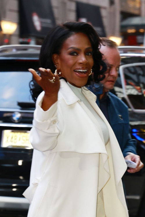 Sheryl Lee Ralph Arrives at Good Morning America in New York, September 2024 3