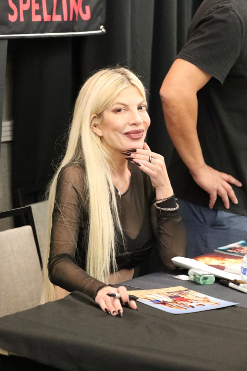 Tori Spelling at Hollywood Show in Burbank, October 2024 6