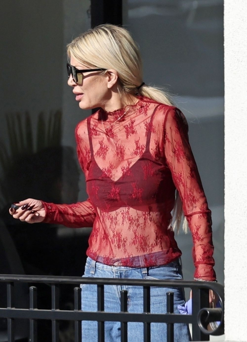 Tori Spelling Shopping at Icon Golf Carts in Calabasas, October 2024 5