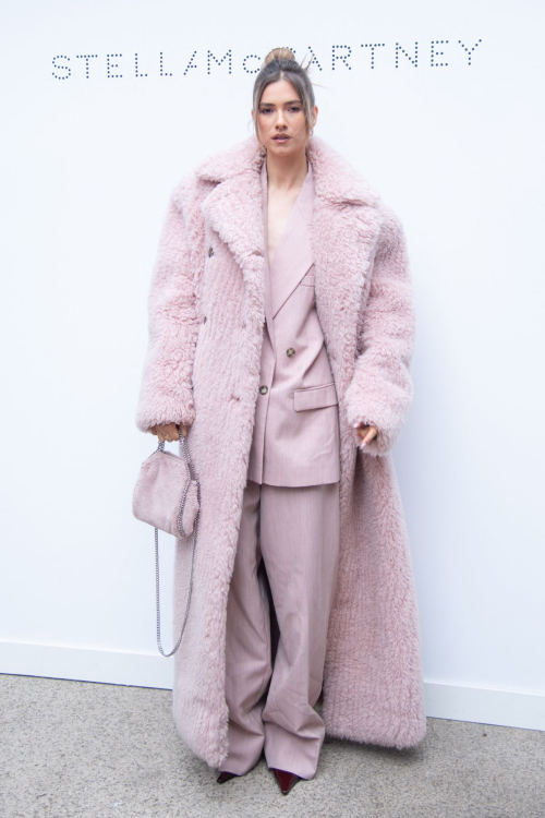 Zita D'hauteville at Stella McCartney Womenswear Spring-Summer 2025 Show, September 2024